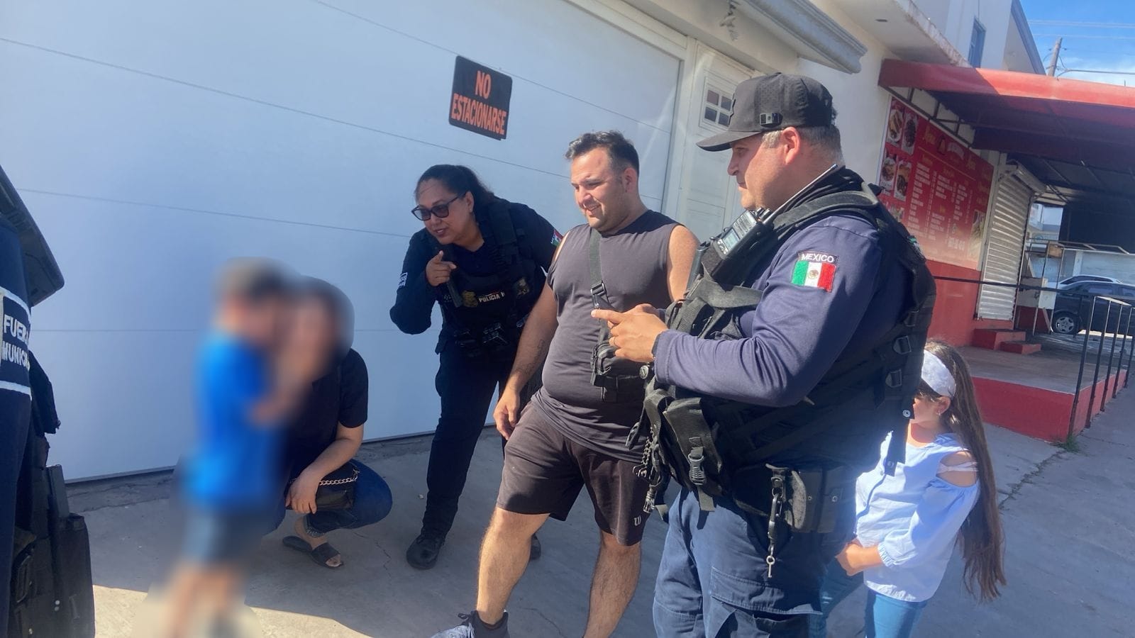 Policía de Culiacán auxilia a menor extraviado y logran reunirlo con su familia