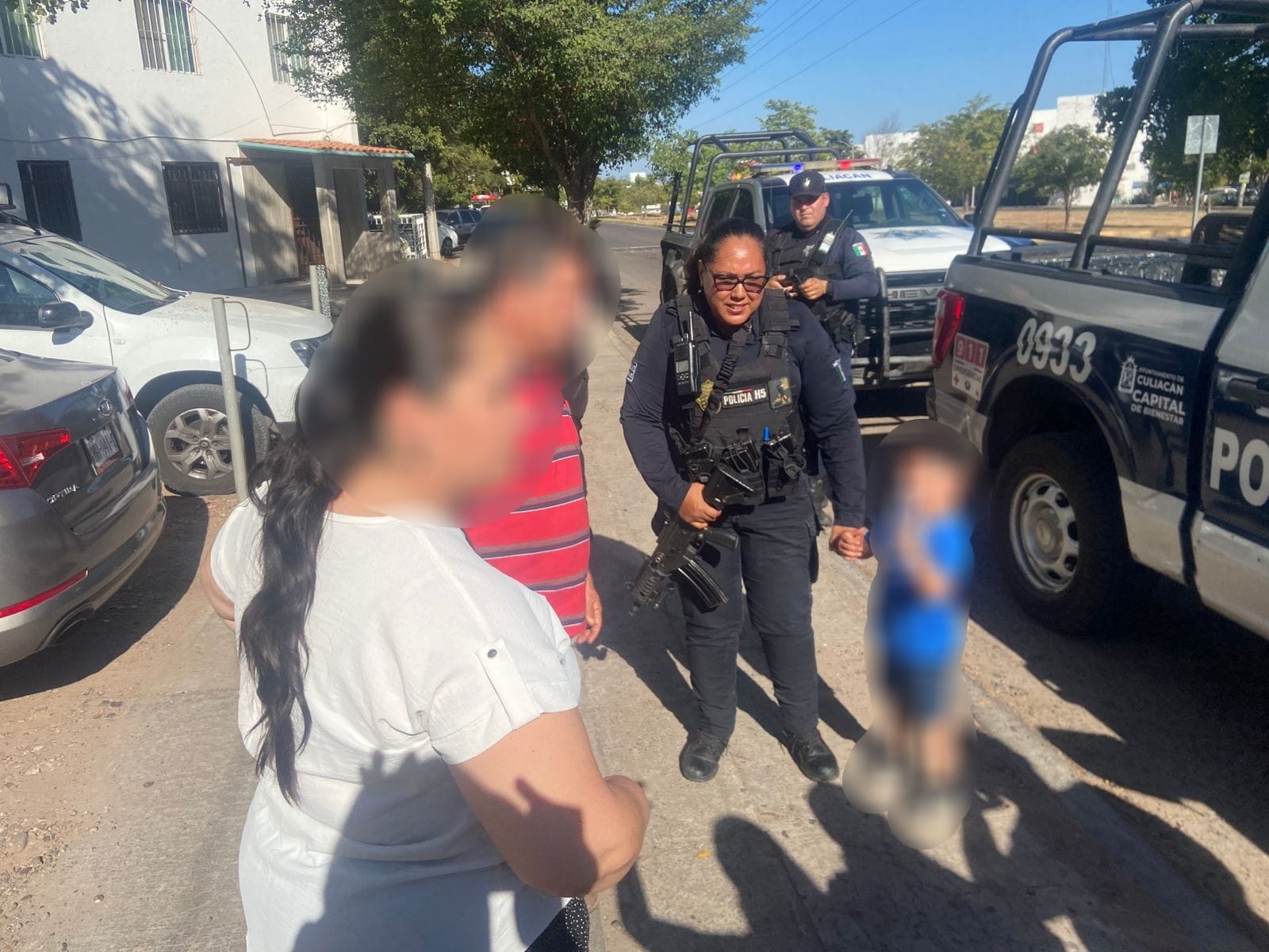 Policía de Culiacán auxilia a menor extraviado y logran reunirlo con su familia