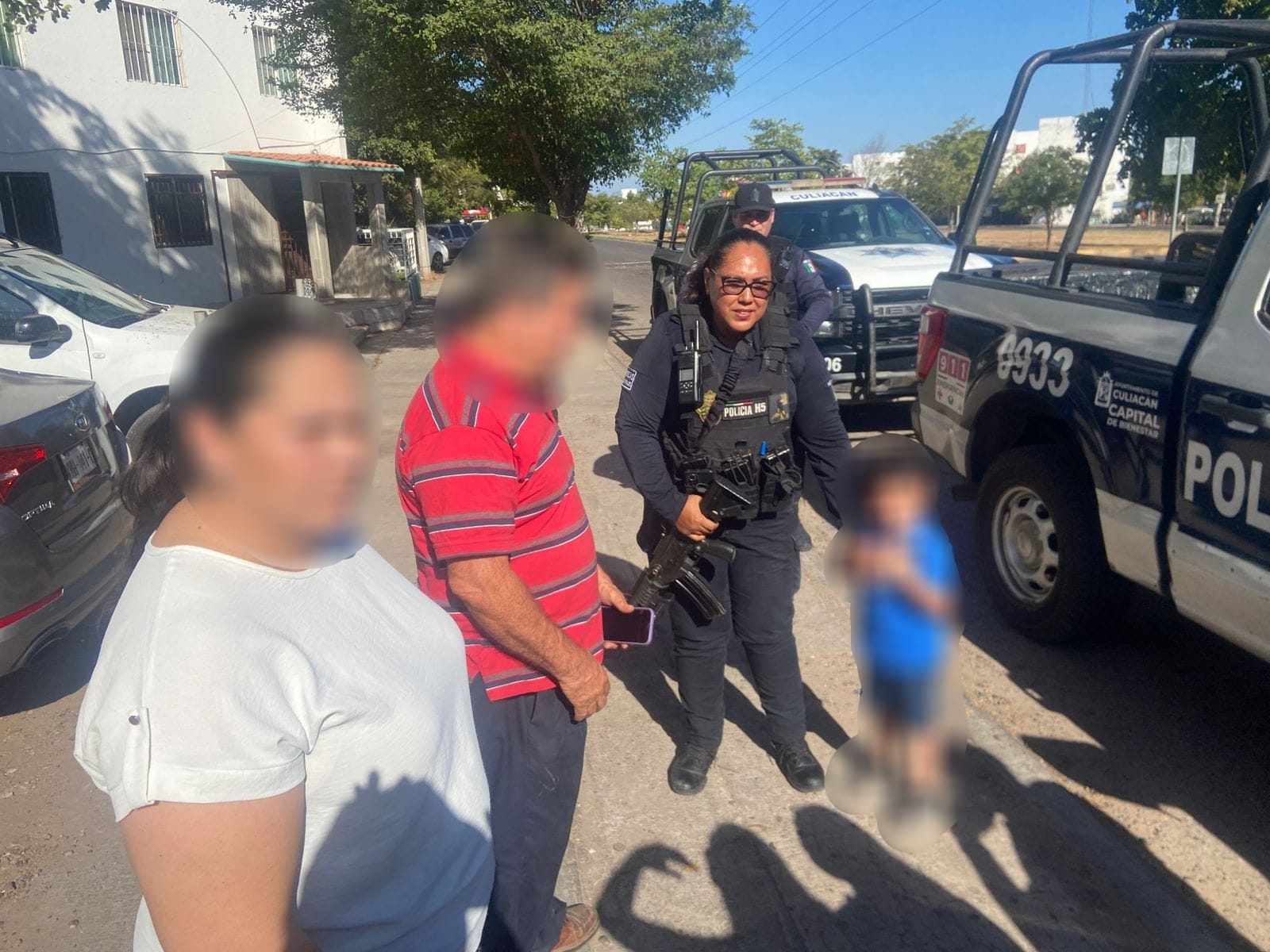 Policía de Culiacán auxilia a menor extraviado y logran reunirlo con su familia
