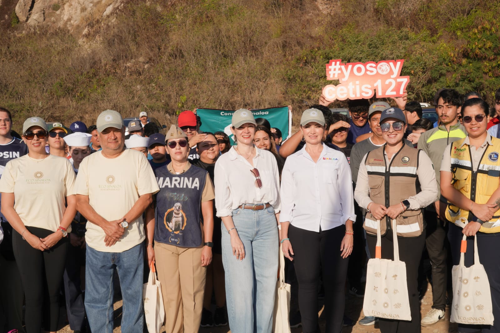 ponen en marcha una jornada de limpieza en la escollera del faro mazatlan