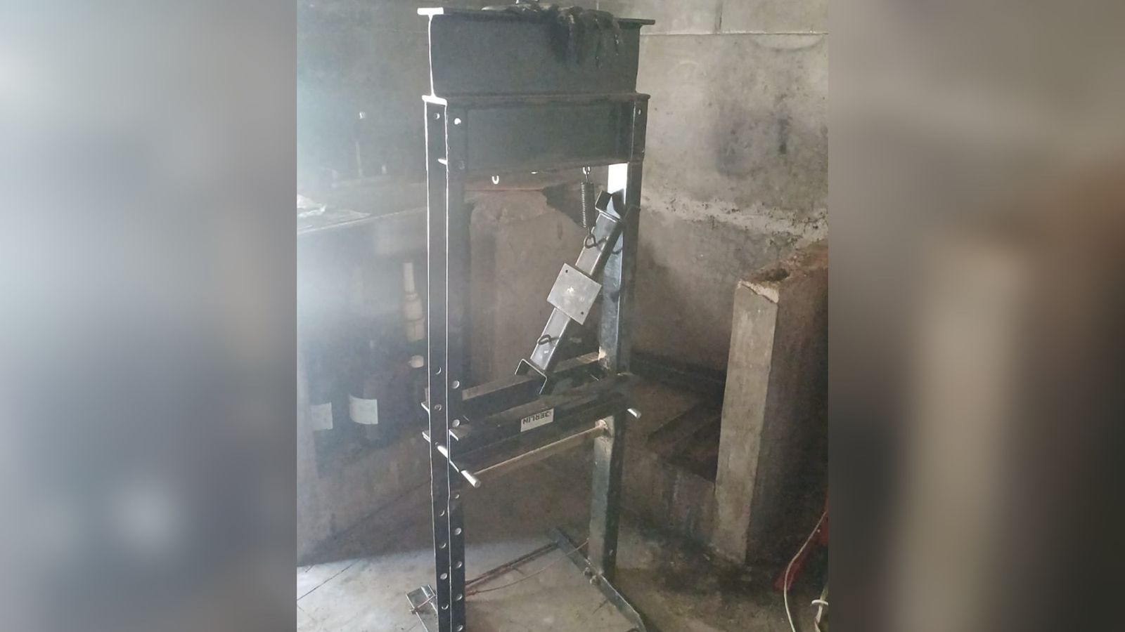 prensa utilizada para la elaboracion de droga por parte del grupo de tobilio