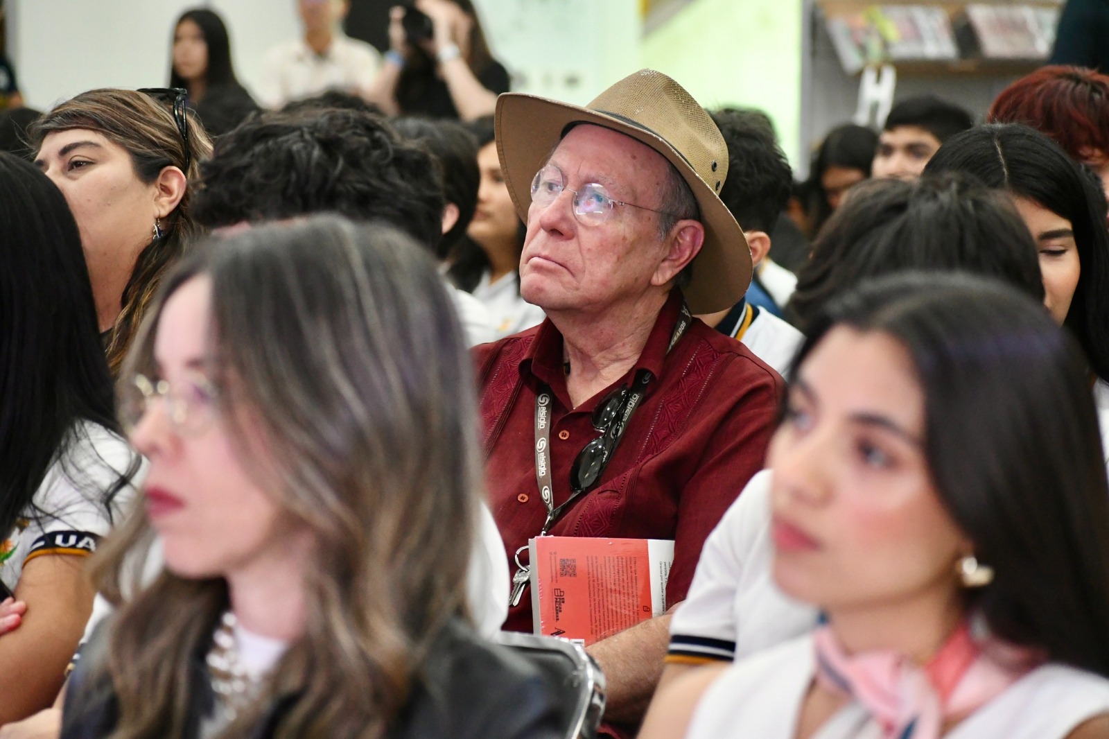 Presentación del libro Las emociones en pocas palabras en la FeliUAS de Mazatlán