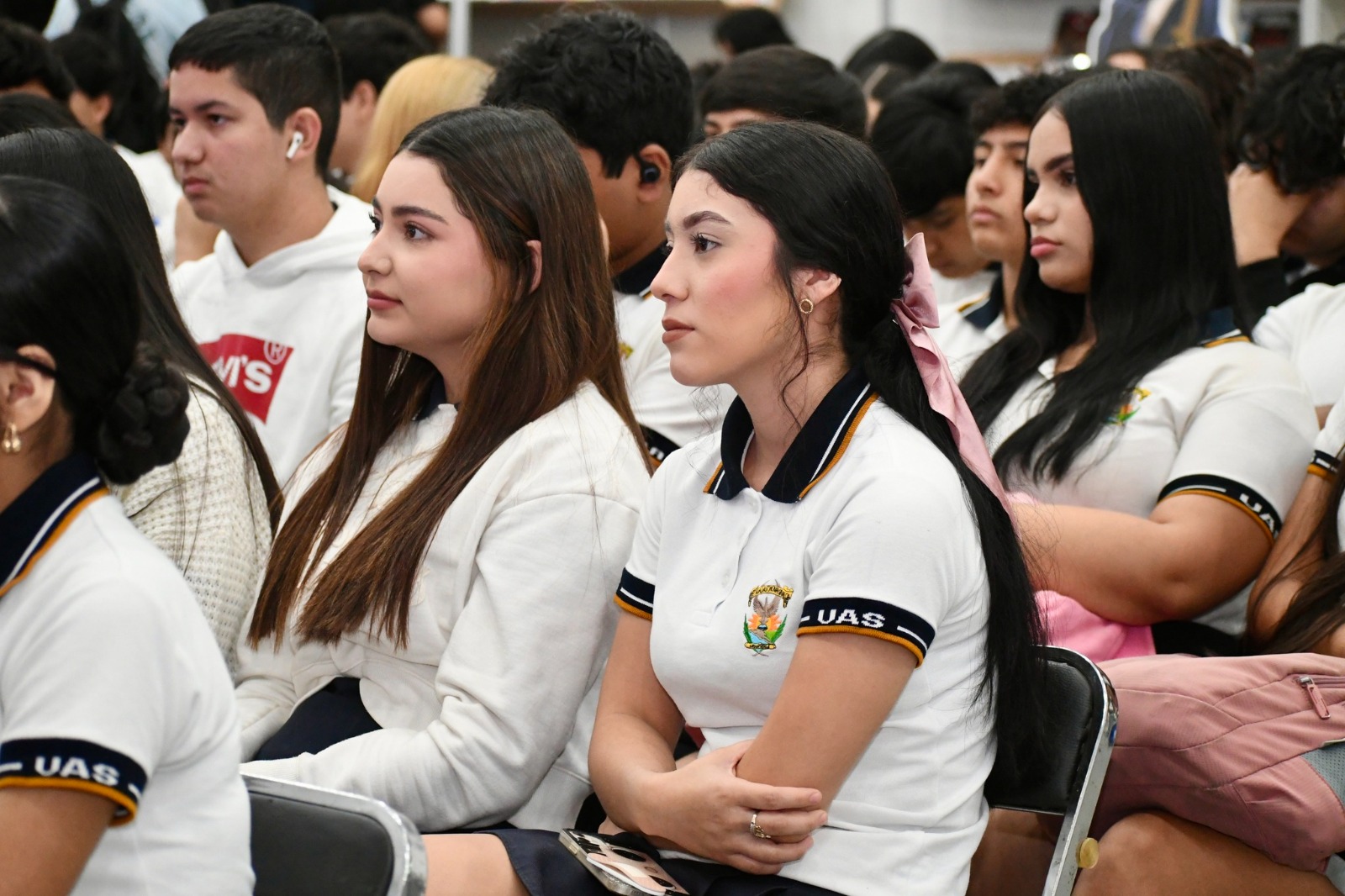 Presentación del libro Las emociones en pocas palabras en la FeliUAS de Mazatlán