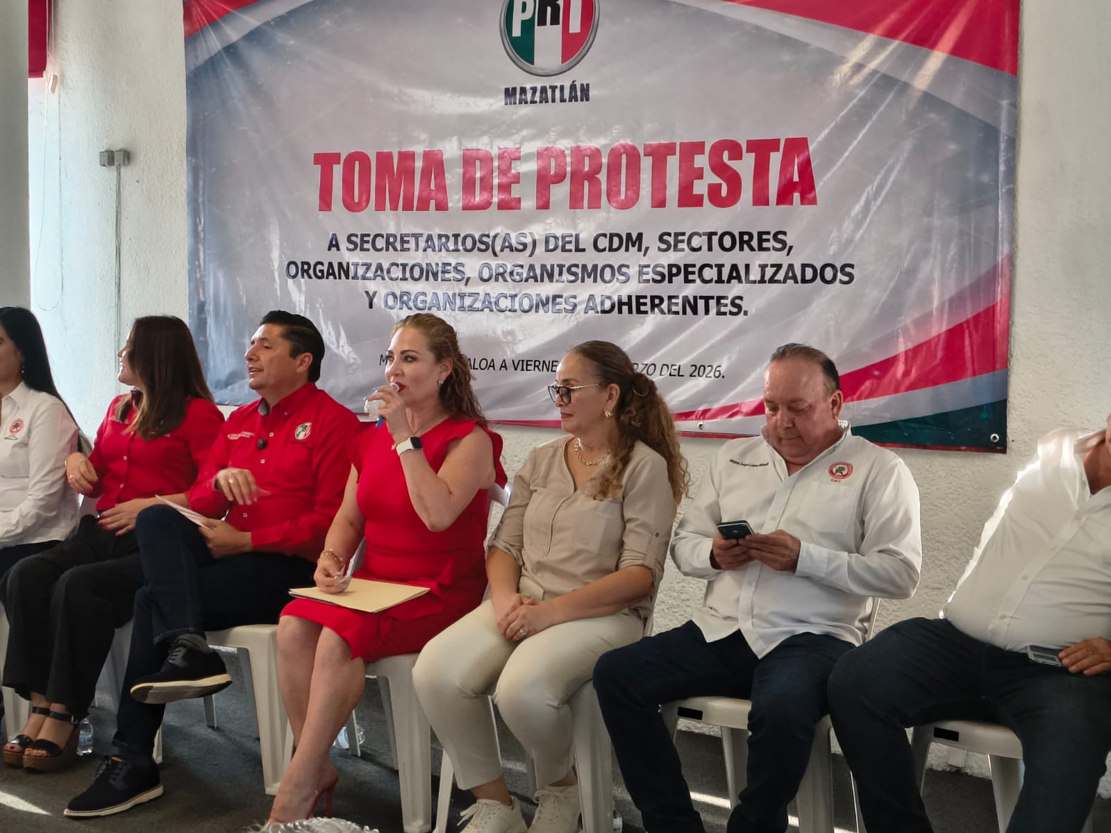 PRI Mazatlán toma protesta a secretaría y sectores
