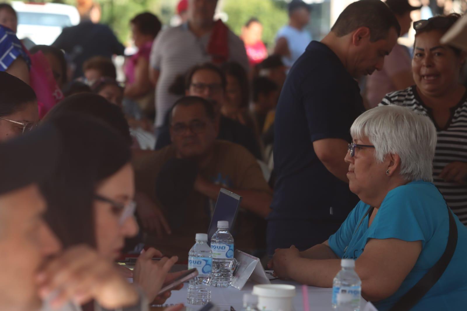 Programa "Contigo Mazatlán" llega a la colonia Olímpica