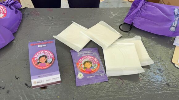 Arranca en Ahome la entrega de kits del programa “Menstruación Digna” para alumnas de secundarias públicas en Sinaloa