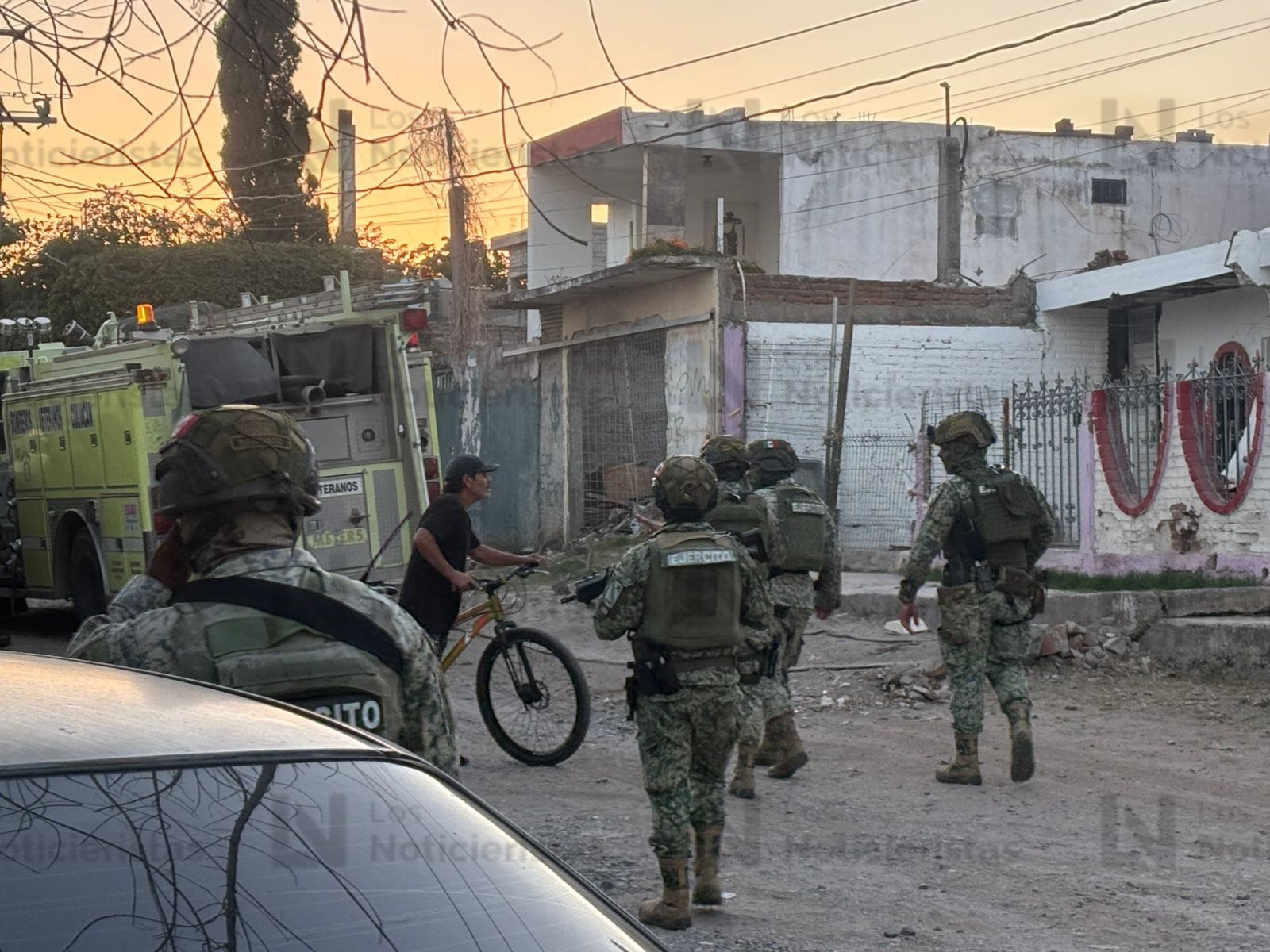 Incendian el domicilio donde 3 hombres fueron ejecutados la colonia Lázaro Cárdenas en Culiacán