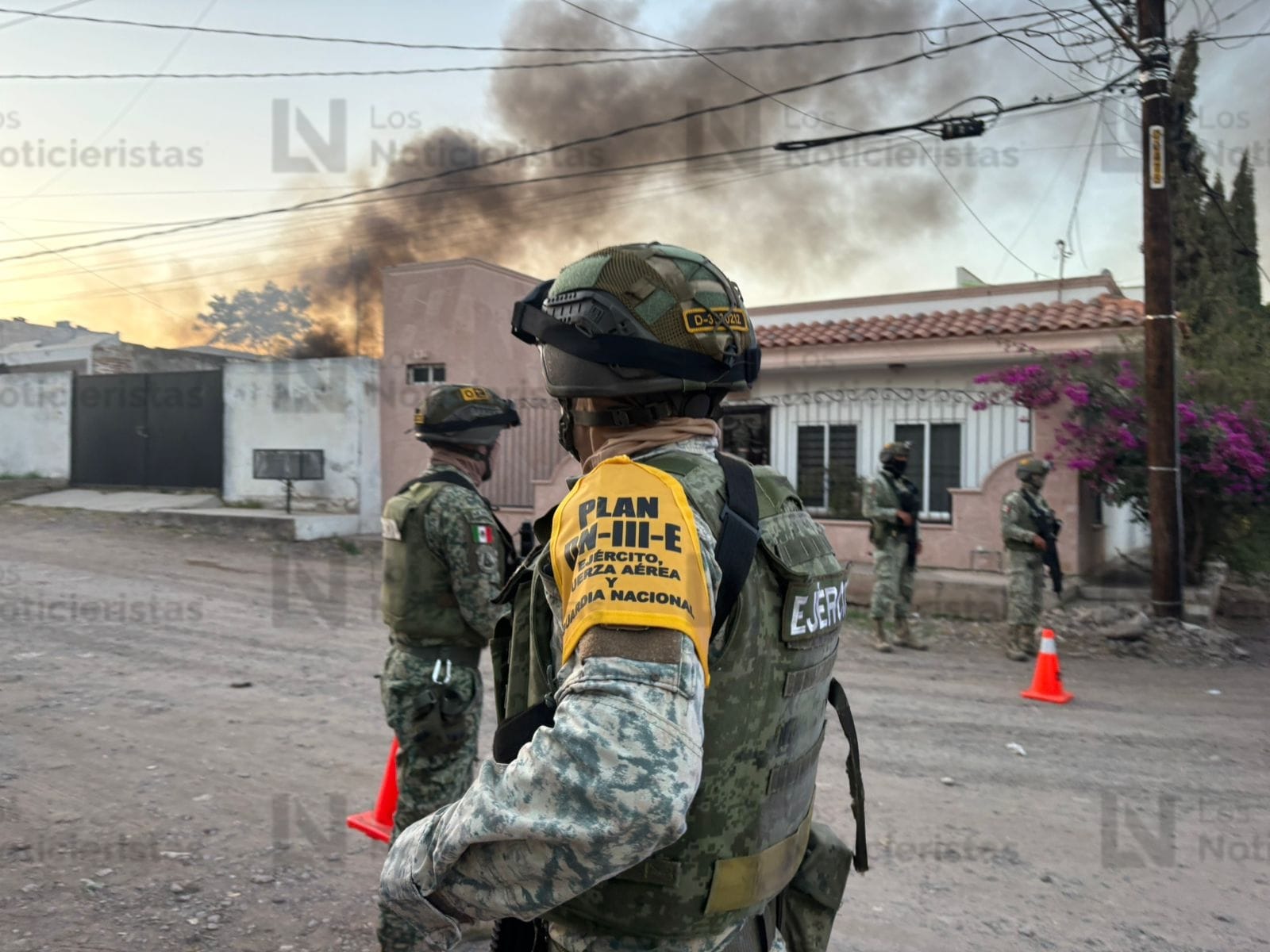 Incendian el domicilio donde 3 hombres fueron ejecutados la colonia Lázaro Cárdenas en Culiacán