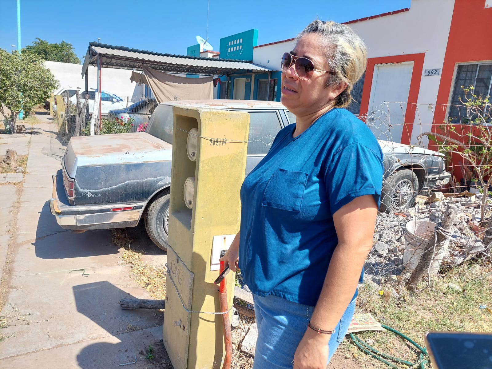 Retiran cableado eléctrico en colonia irregular de Guamúchil