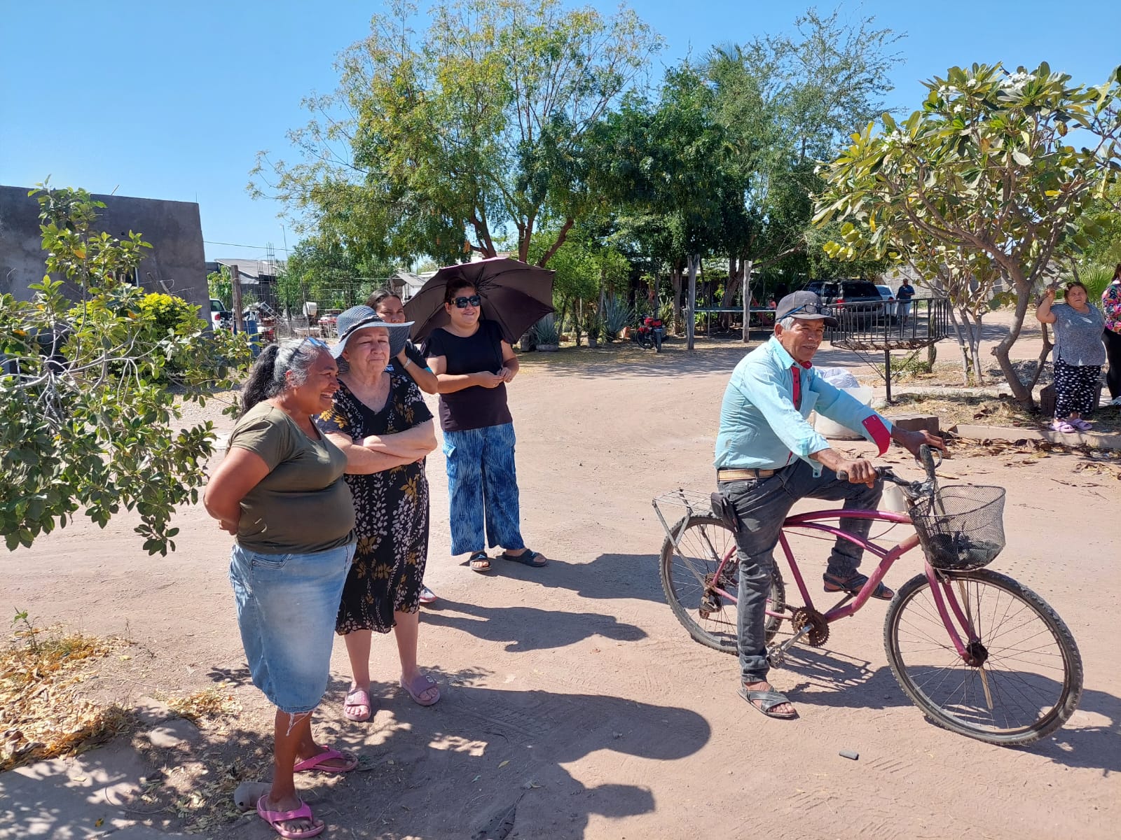 Retiran cableado eléctrico en colonia irregular de Guamúchil