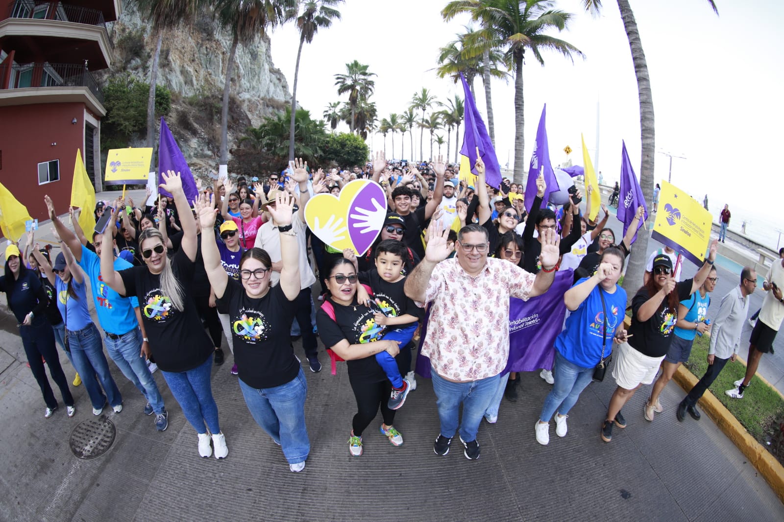 realizan con gran exito la caminata paso a paso por el autismo en mazatlan