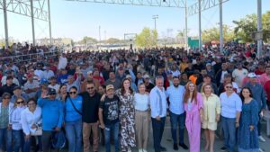 reciben pescadores de mazatlan tarjetas renovadas del bienpesca federal presentes