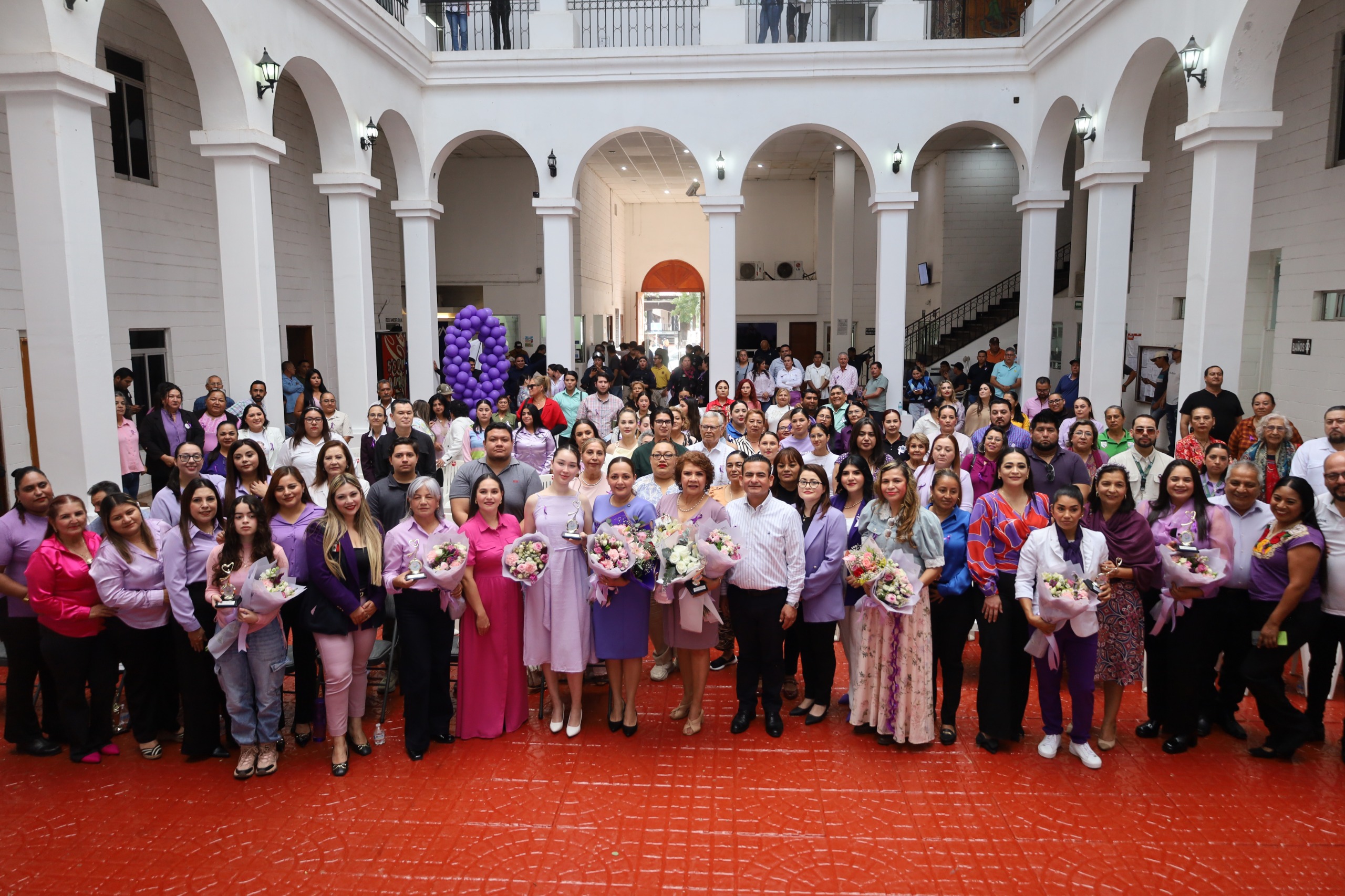 Reconocen a mujeres destacadas en Navolato