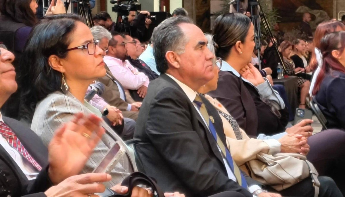 Rector de la UAS asiste a Foro Nacional "Más allá de las pantallas: Impacto de las tecnologías digitales en la educación y en la salud mental"