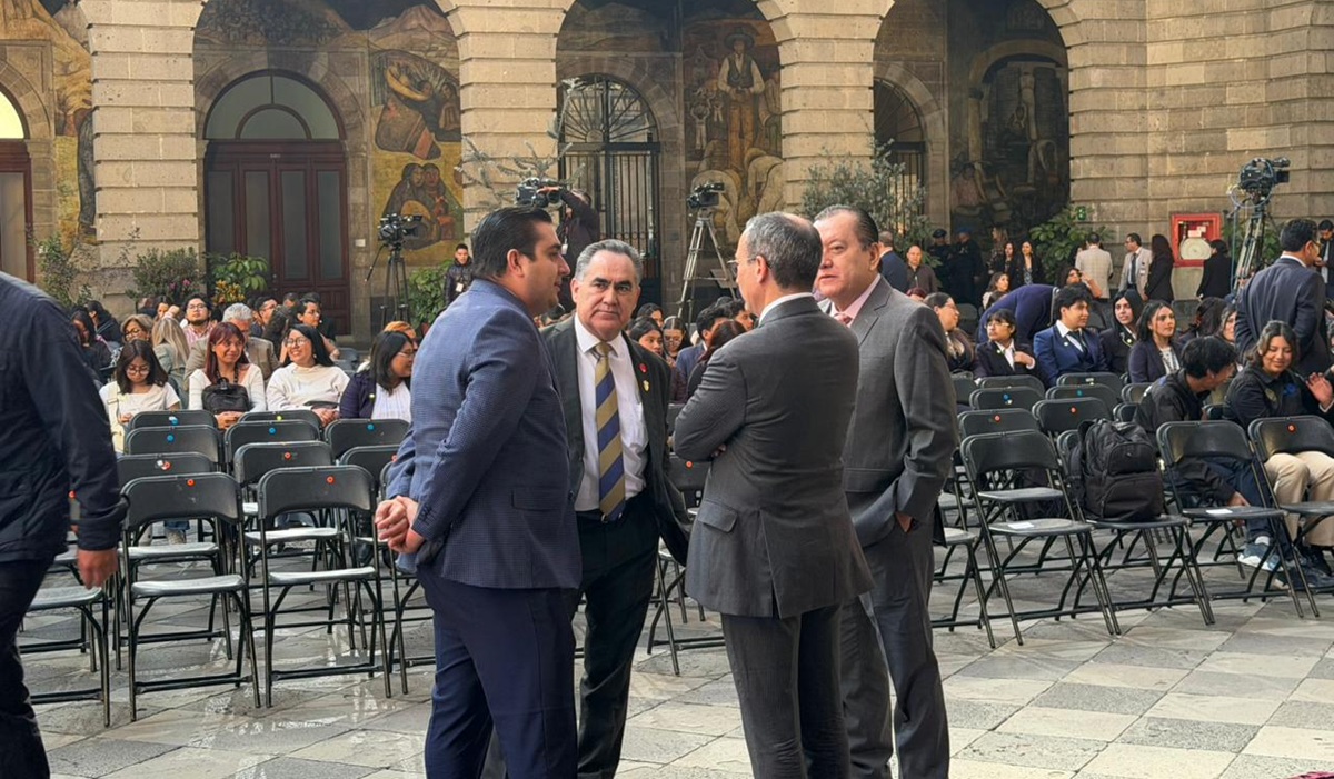 Rector de la UAS asiste a Foro Nacional "Más allá de las pantallas: Impacto de las tecnologías digitales en la educación y en la salud mental"