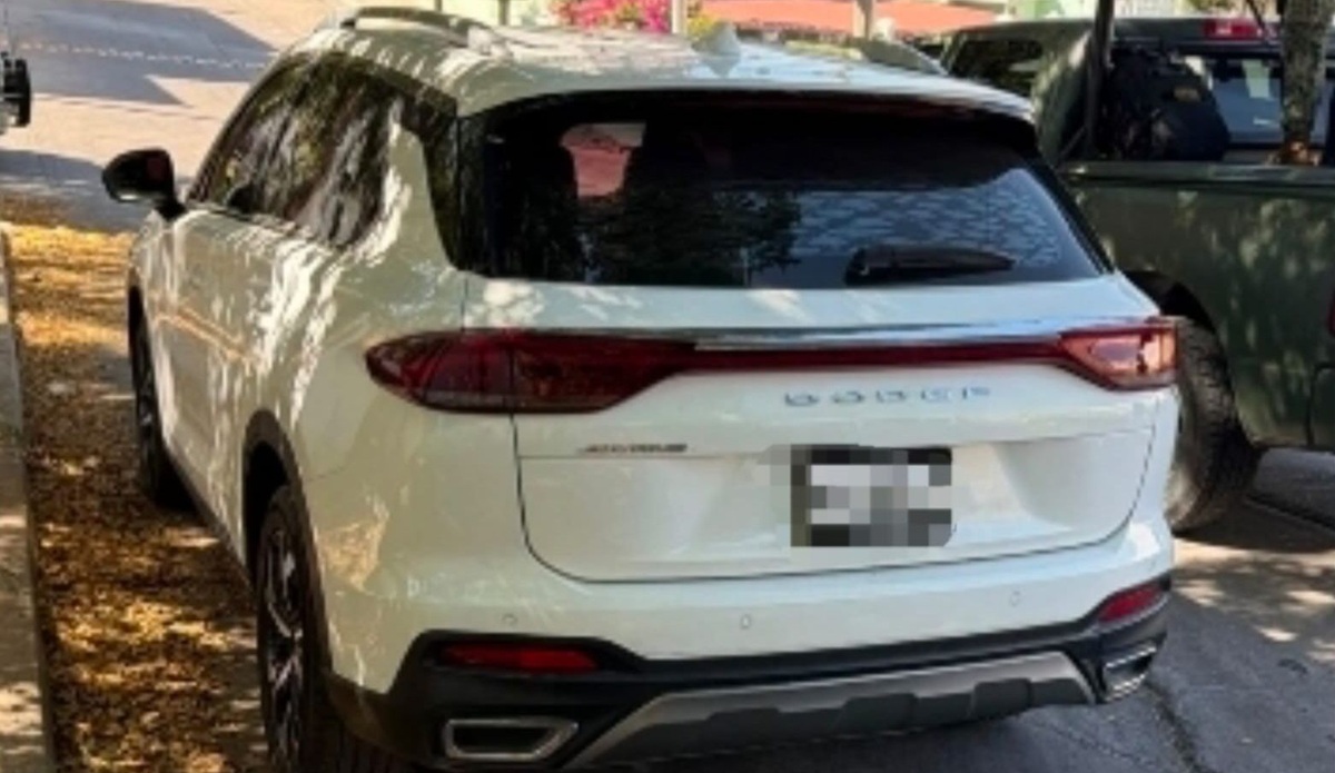 Recuperan dos camionetas con reporte de robo en Culiacán