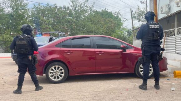 Recuperan un vehículo que acababa de ser despojado por la mañana en Infonavit Humaya, en Culiacán, Sinaloa