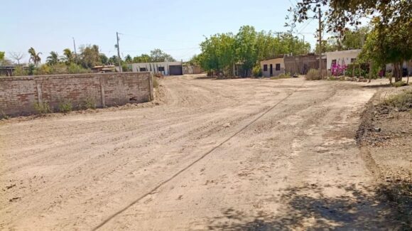 Refuerzan trabajos de rehabilitación de caminos sacacosechas en la zona rural de Mazatlán, Sinaloa