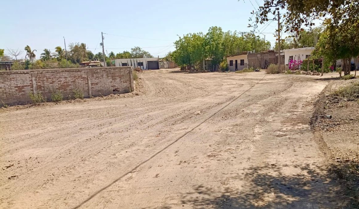 Rehabilitación de caminos sacacosechas en Mazatlán, Sinaloa