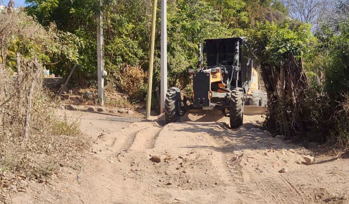 Rehabilitación de caminos sacacosechas en Mazatlán, Sinaloa
