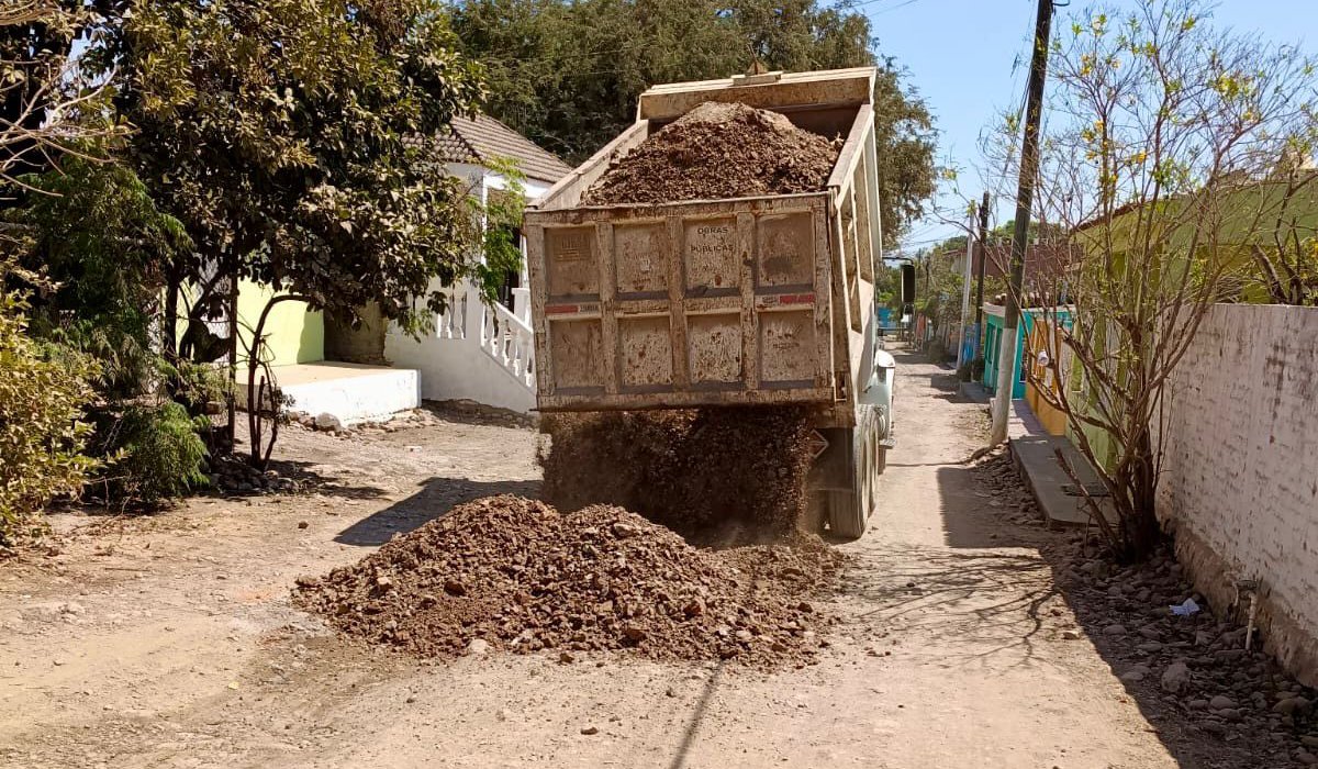 Rehabilitación de caminos sacacosechas en Mazatlán, Sinaloa