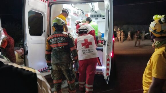 Rescatan con vida al primer trabajador de la mina Santa Fe en Rosario, Sinaloa; es Alejandro de Michoacán