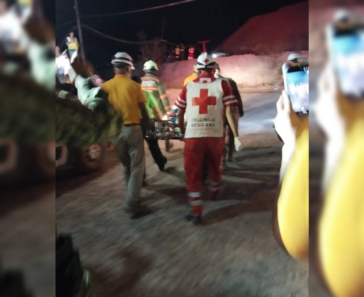 rescatan las autoridades a uno de cuatro mineros atrapados en el rosario sinaloa