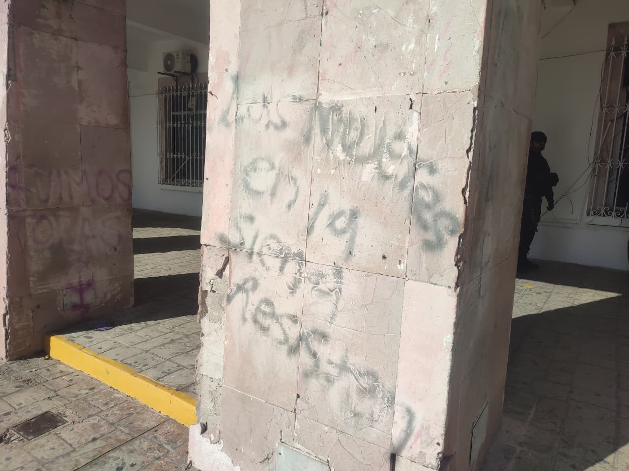 restauraran la fachada de palacio municipal de mazatlan sinaloa tras pintas de feministas