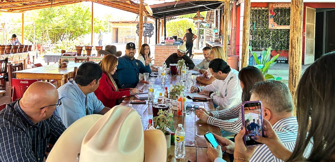 Reunión de diputados de la Comisión de Desarrollo Económico con sectores productivos de El Fuerte