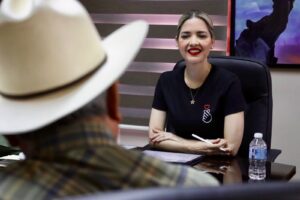 Reunión de Estrella Palacios con ganaderos de Mazatlán, Sinaloa