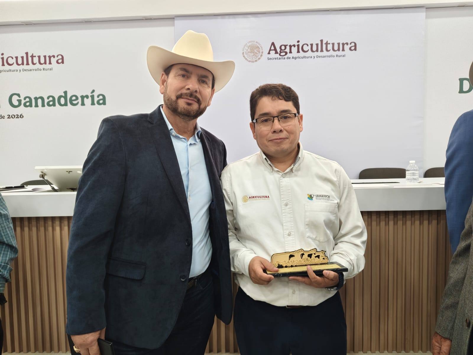 Reunión en la Confederación Nacional de Organizaciones Ganaderas en la Ciudad de México