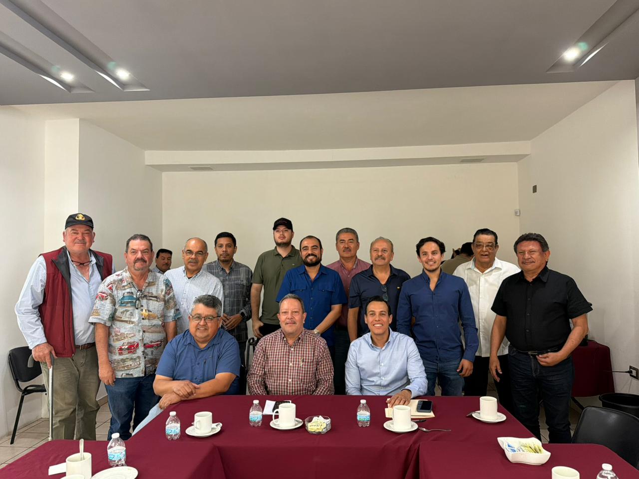 Reunión entre Jesús Ibarra y agremiados de Canacintra Guasave