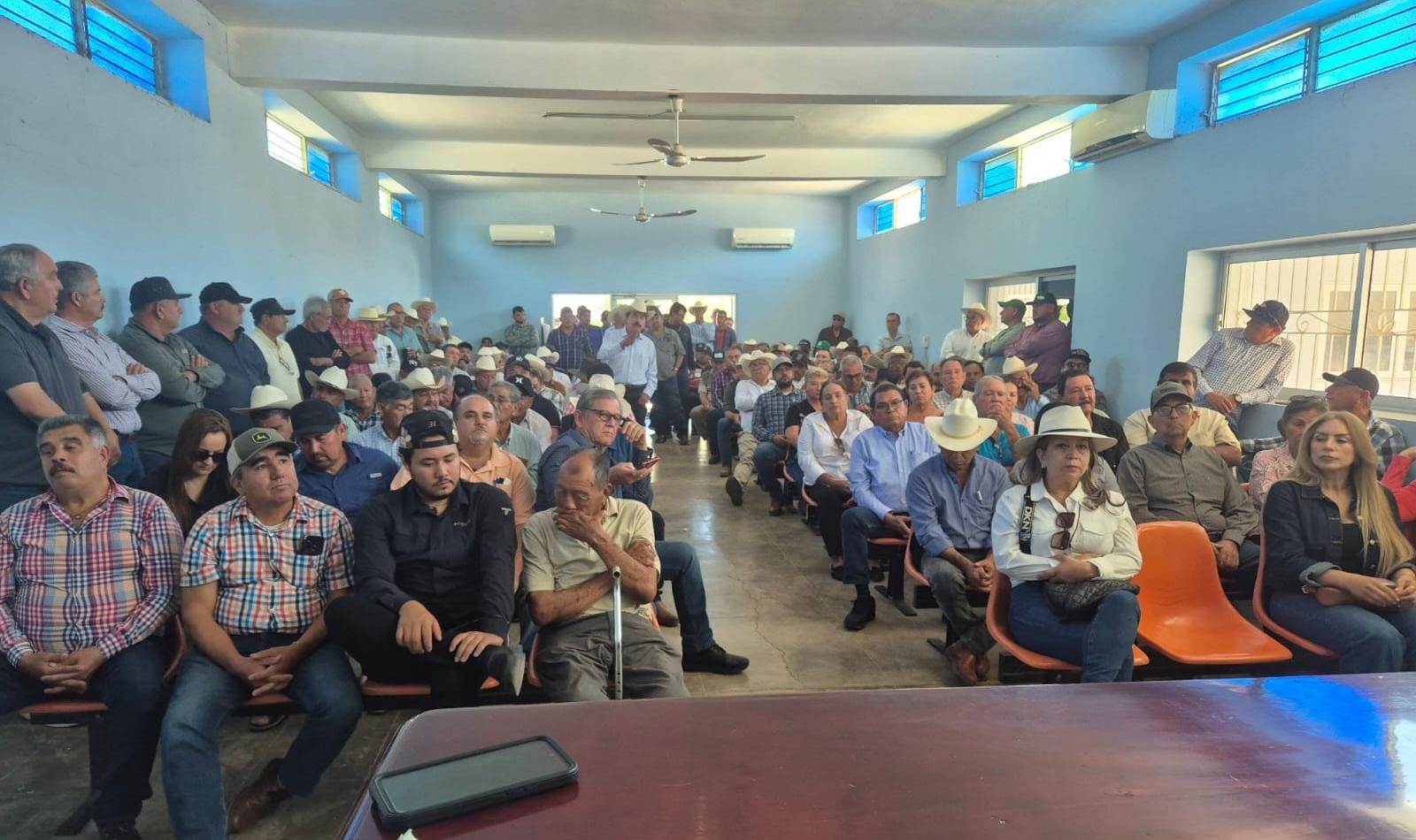 Reunión entre productores agrícolas de la región del Évora, Sinaloa