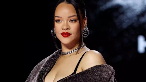 Mientras Rihanna se encontraba en casa, mujer dispara contra la entrada; es detenida
