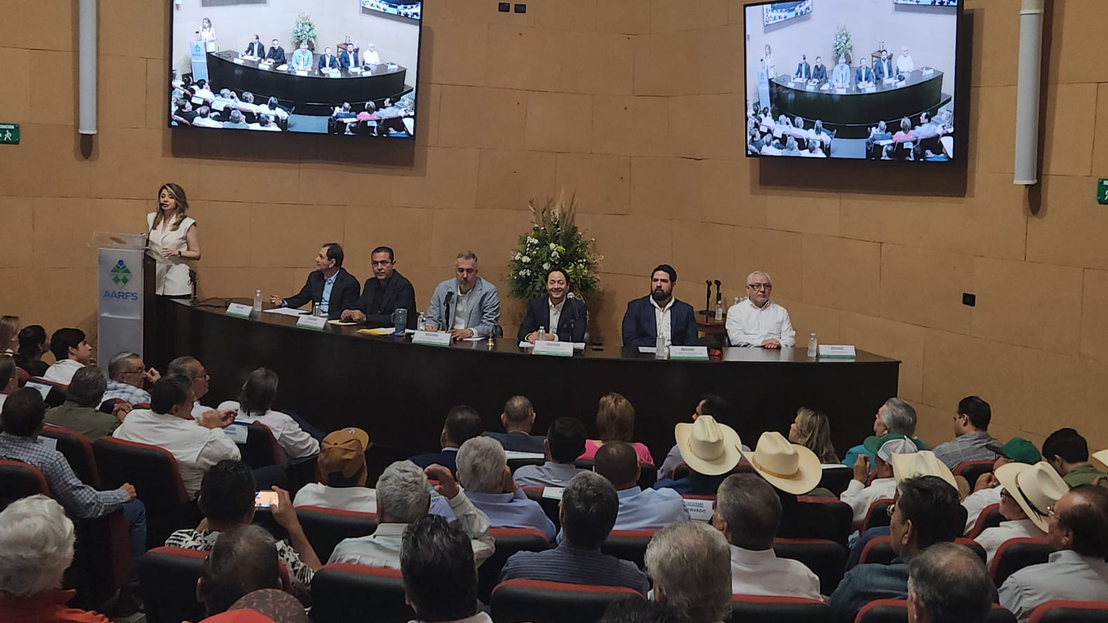 Luis Xavier Zazueta su primer informe al frente de la AARFS