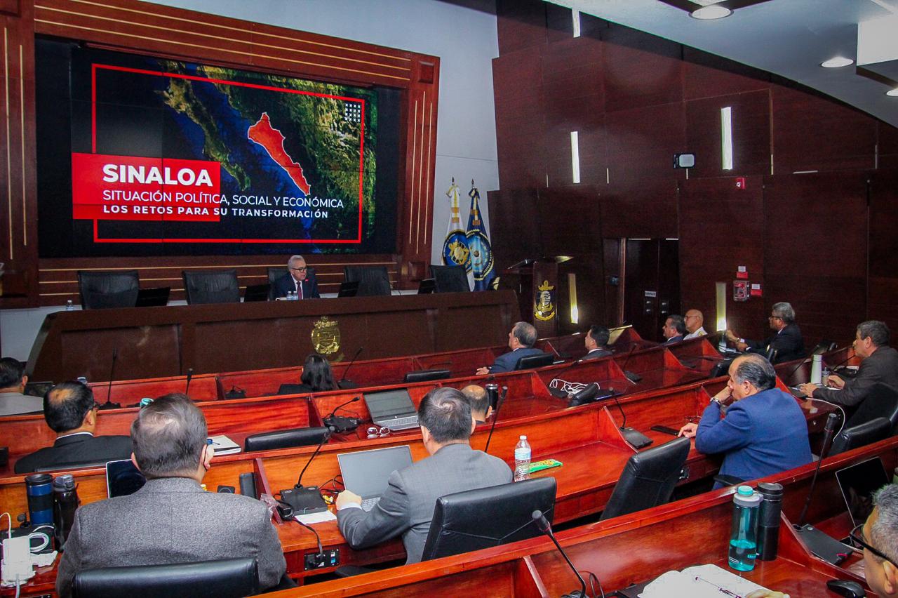 Rocha imparte conferencia en el Centro de Estudios Superiores Navales en CDMX