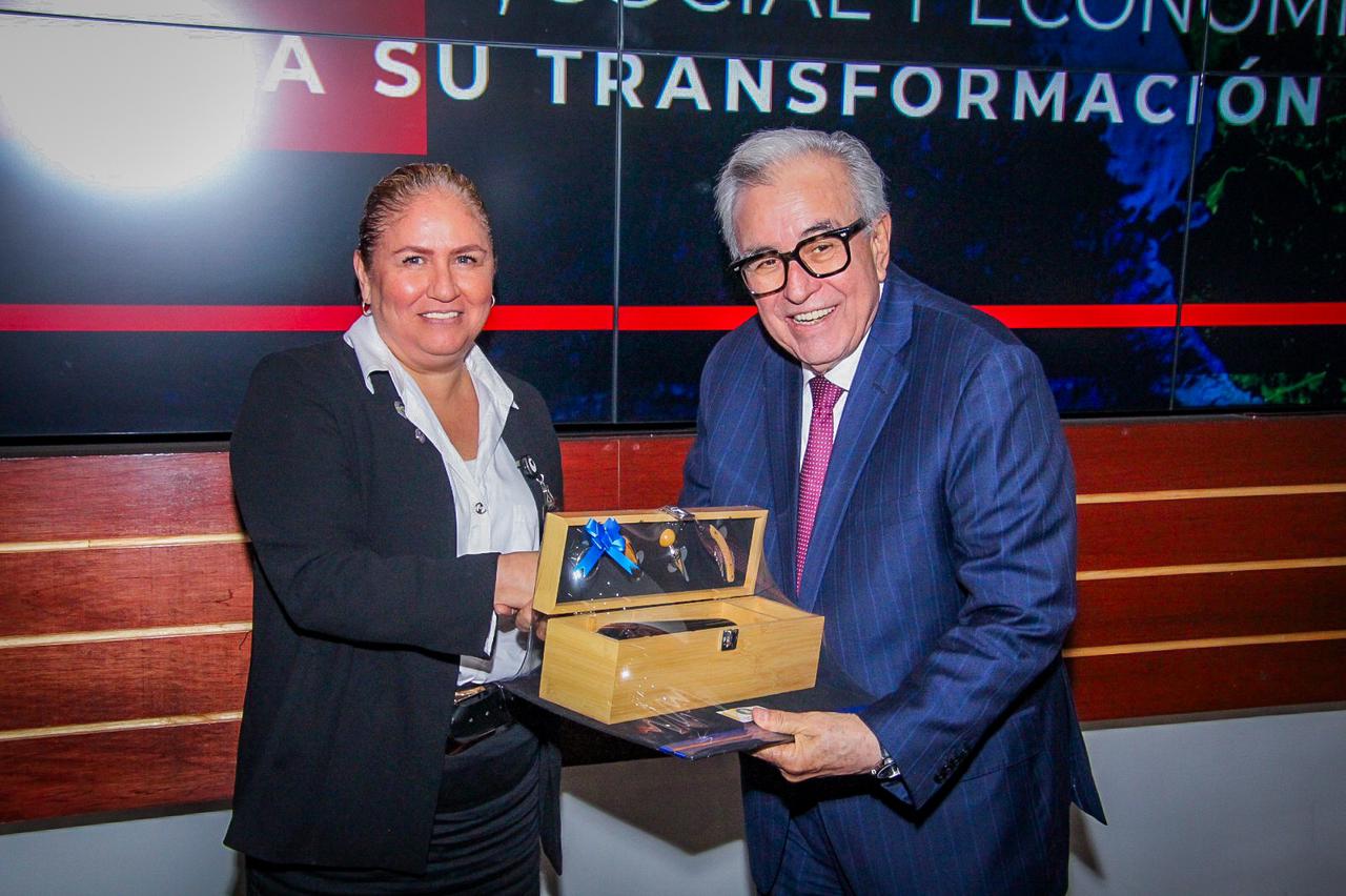 Rocha imparte conferencia en el Centro de Estudios Superiores Navales en CDMX