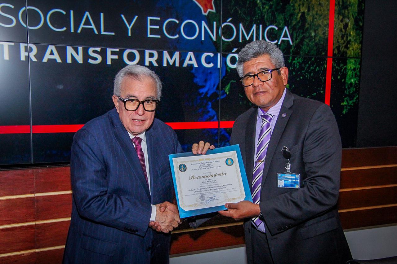 Rocha imparte conferencia en el Centro de Estudios Superiores Navales en CDMX