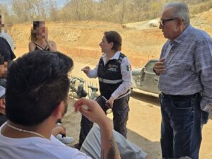 Rubén Rocha Moya en lugar de rescate de mineros en Rosario, Sinaloa