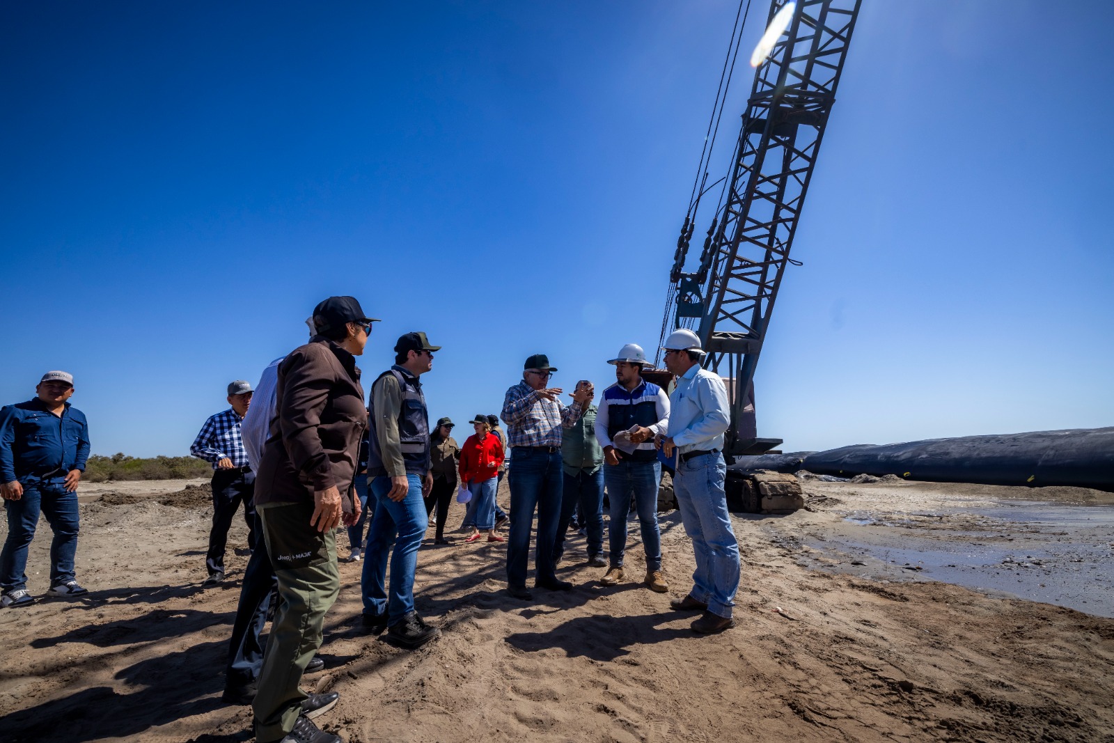 Rocha Moya supervisa la construcción del puente Bellavista-Las Glorias, en Guasave