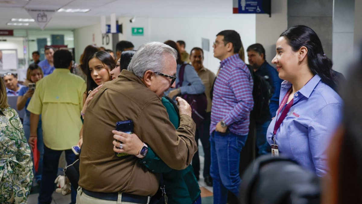 ruben rocha moya acude a solicitar la licencia permanente