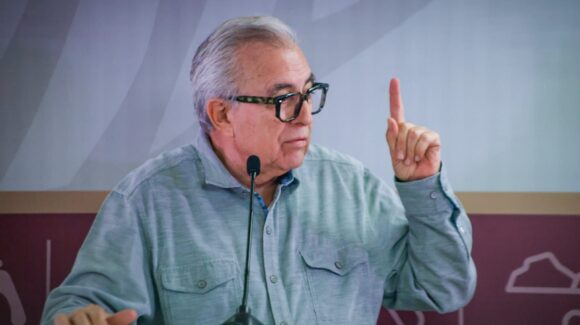 “Que no se haga caravana con sombrero ajeno” | Rocha llama a aspirantes a no promocionarse con obras públicas en Sinaloa