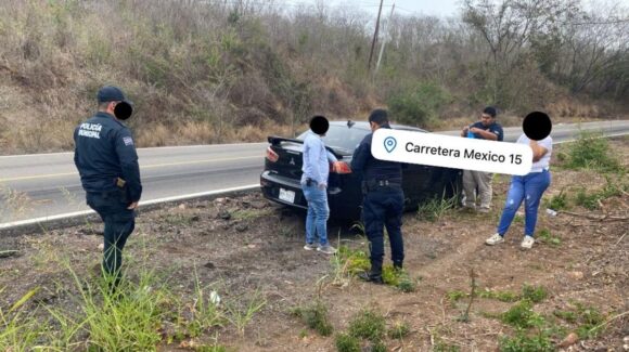 Milagro en la México 15, maestra y sus dos hijas pequeñas sobreviven a fuerte salida de camino a la altura de San Ignacio, Sinaloa