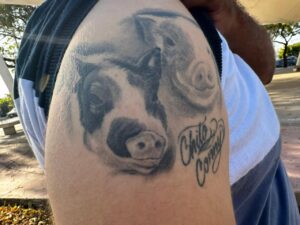 Tatuaje de cochinita Sandy Bell en Canrrera 2026