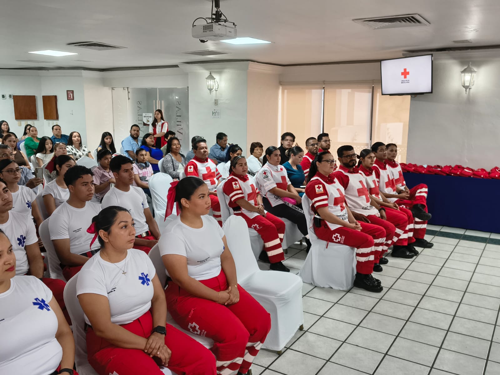 Se gradúan 14 técnicos en urgencias médicas en Cruz Roja Mazatlán
