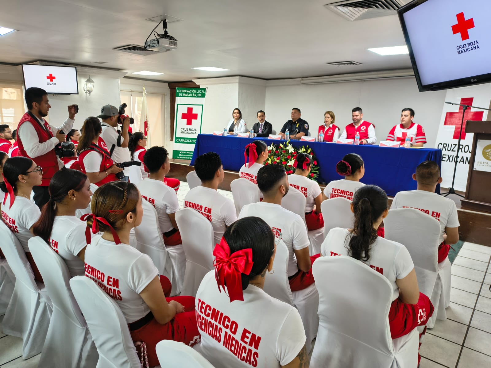 Se gradúan 14 técnicos en urgencias médicas en Cruz Roja Mazatlán