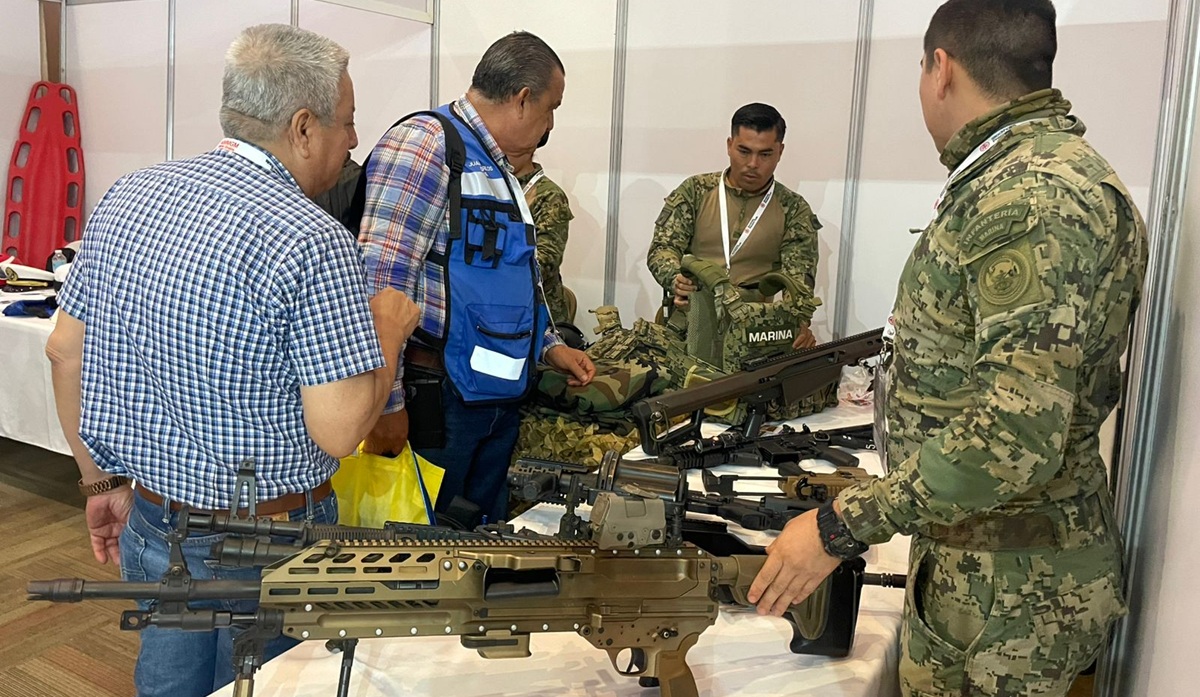 Marina da a conocer su oferta educativa en Congreso minero en Mazatlán