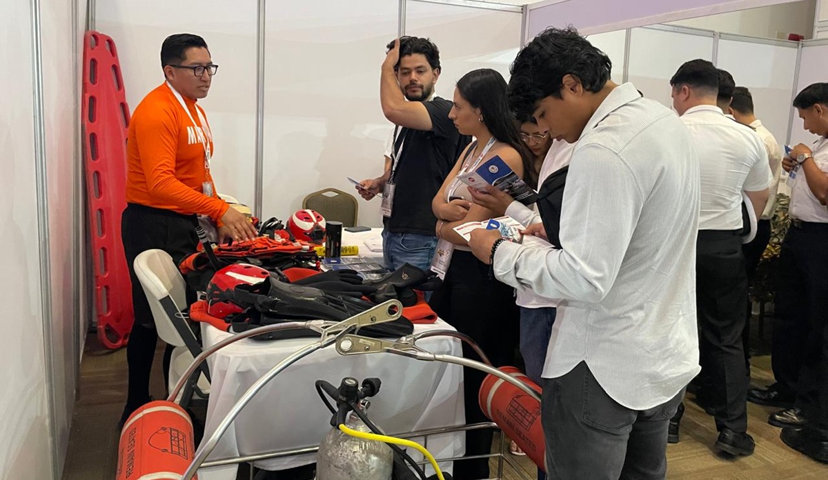 Marina da a conocer su oferta educativa en Congreso minero en Mazatlán
