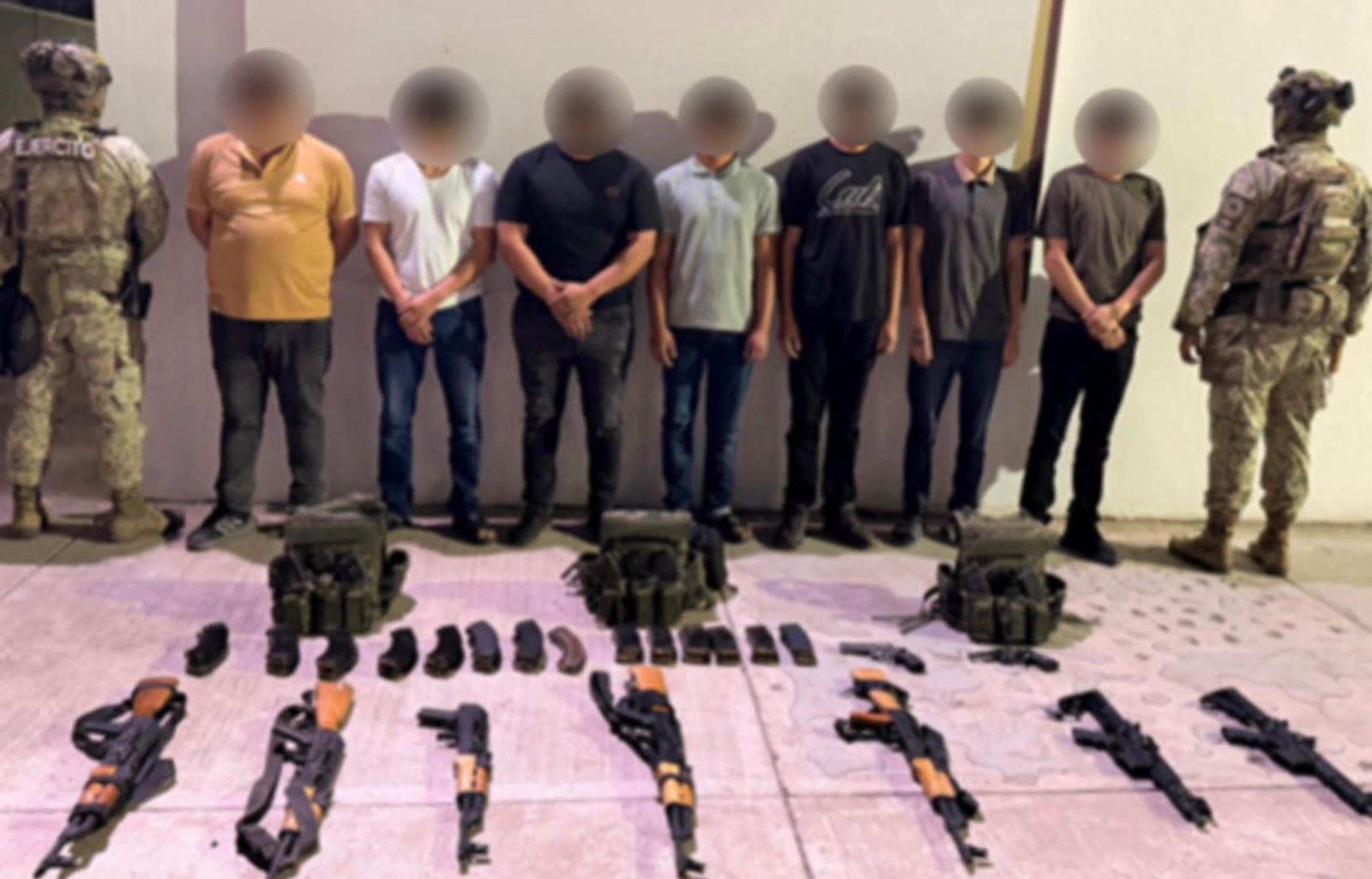 siete hombre con armas largas fueron detenidos por las autoridades en culiacan sinaloa