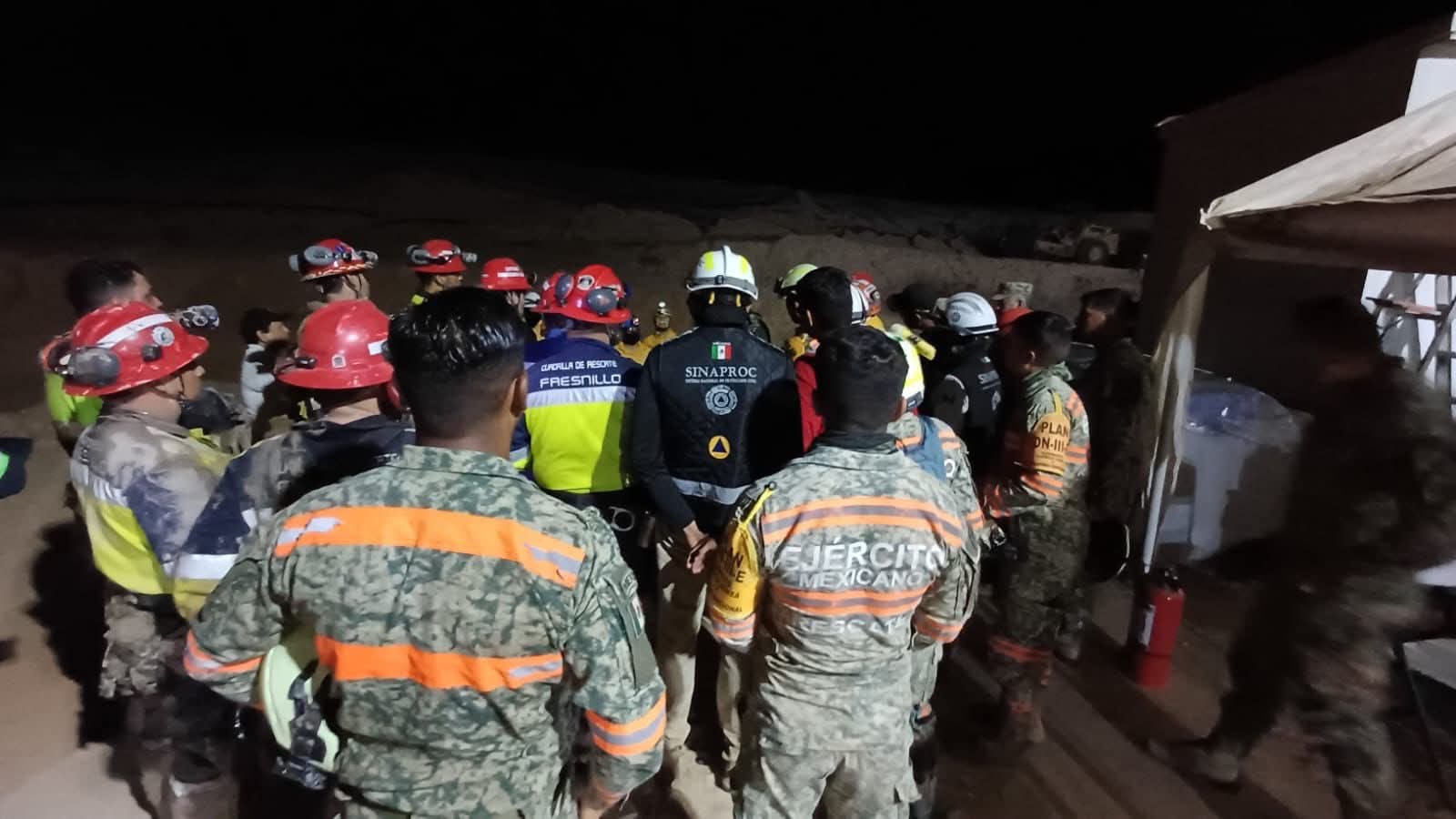 sin parar siguen los trabajos de rescate de tres mineros atrapados en una mina de el rosario
